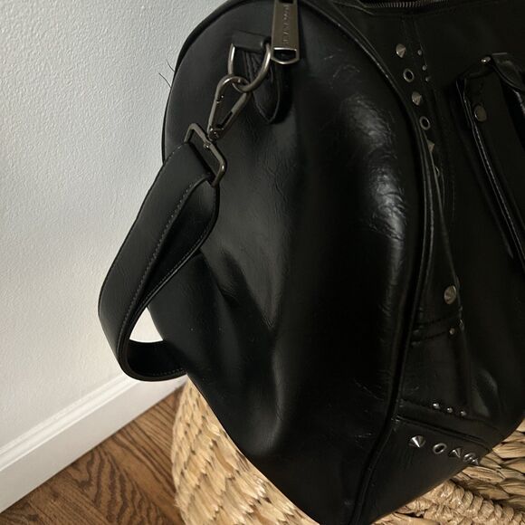 Steve Madden Black Leather Studded Embellished Duffle Bag Travel Excellent - Picture 8 of 11